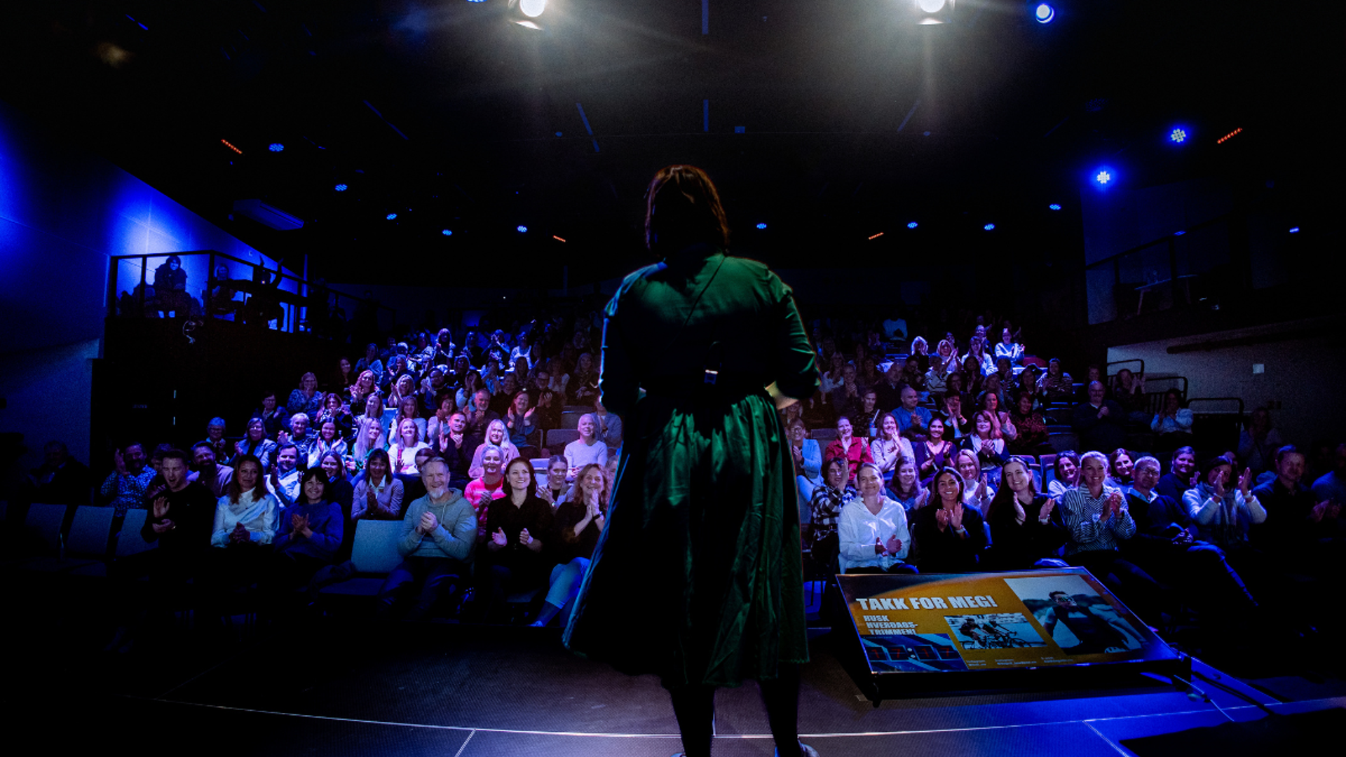 Dora Thorhallsdottir - Gründer, relasjonsterapeut og komiker som inspirerer og gir deg konkrete verktøy for å skape bedre relasjoner.