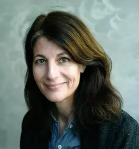 Charlotte Lunde - Lege, journalist og formidler som viser hvordan lek og oppmerksomhet er nøkkelen til læring, mental helse og bærekraftig utvikling – for barn og voksne.