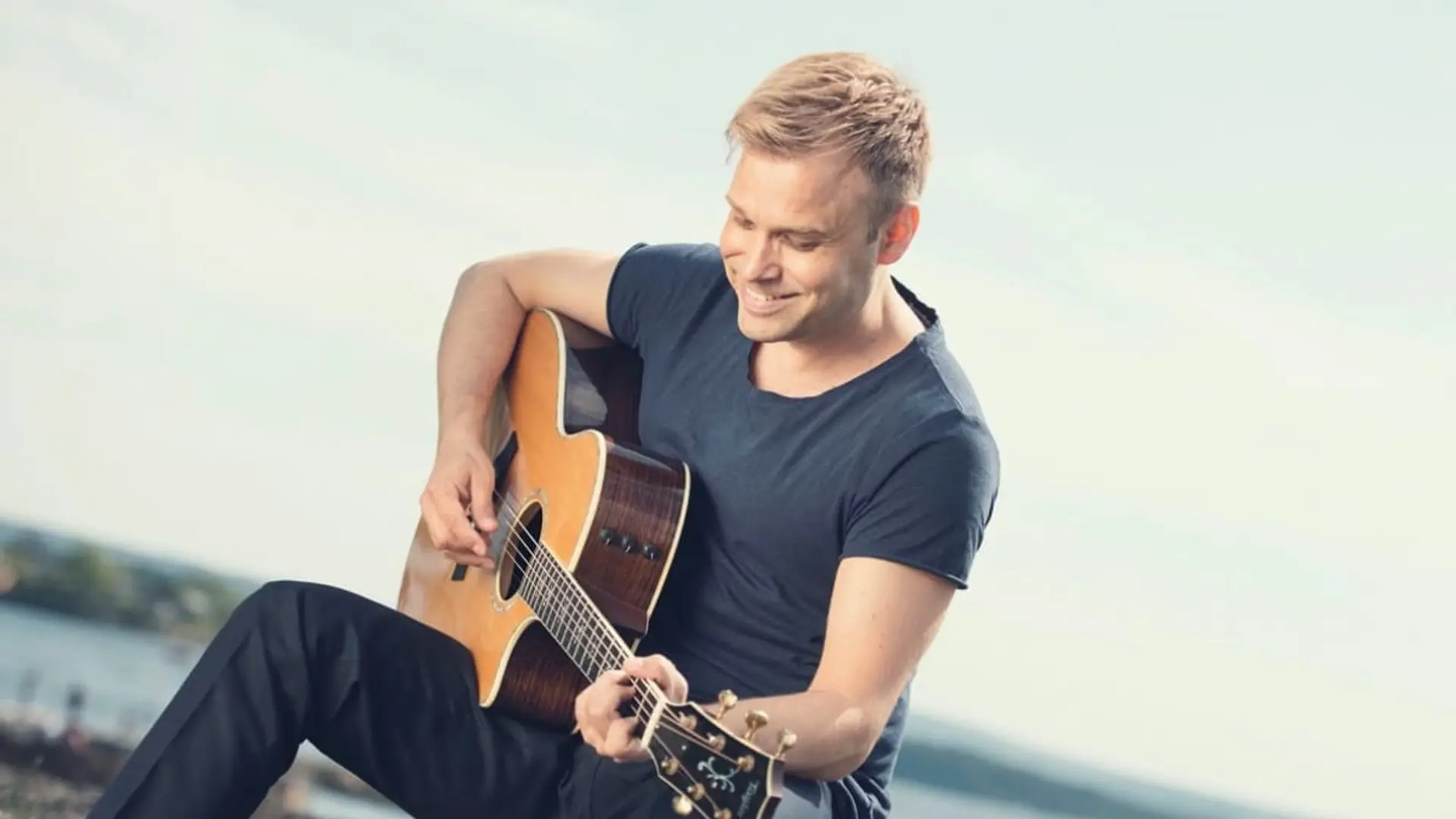 Christian Ingebrigtsen - Som medlem av gruppen A1, soloartist, låtskriver, produsent og skuespiller deler han sine refleksjoner og erfaringer.