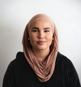 Iman Meskini - Iman Meskini holder inspirerende foredrag om identitet, mot og mangfold – og hvordan finne sin egen stemme i møte med forventninger.