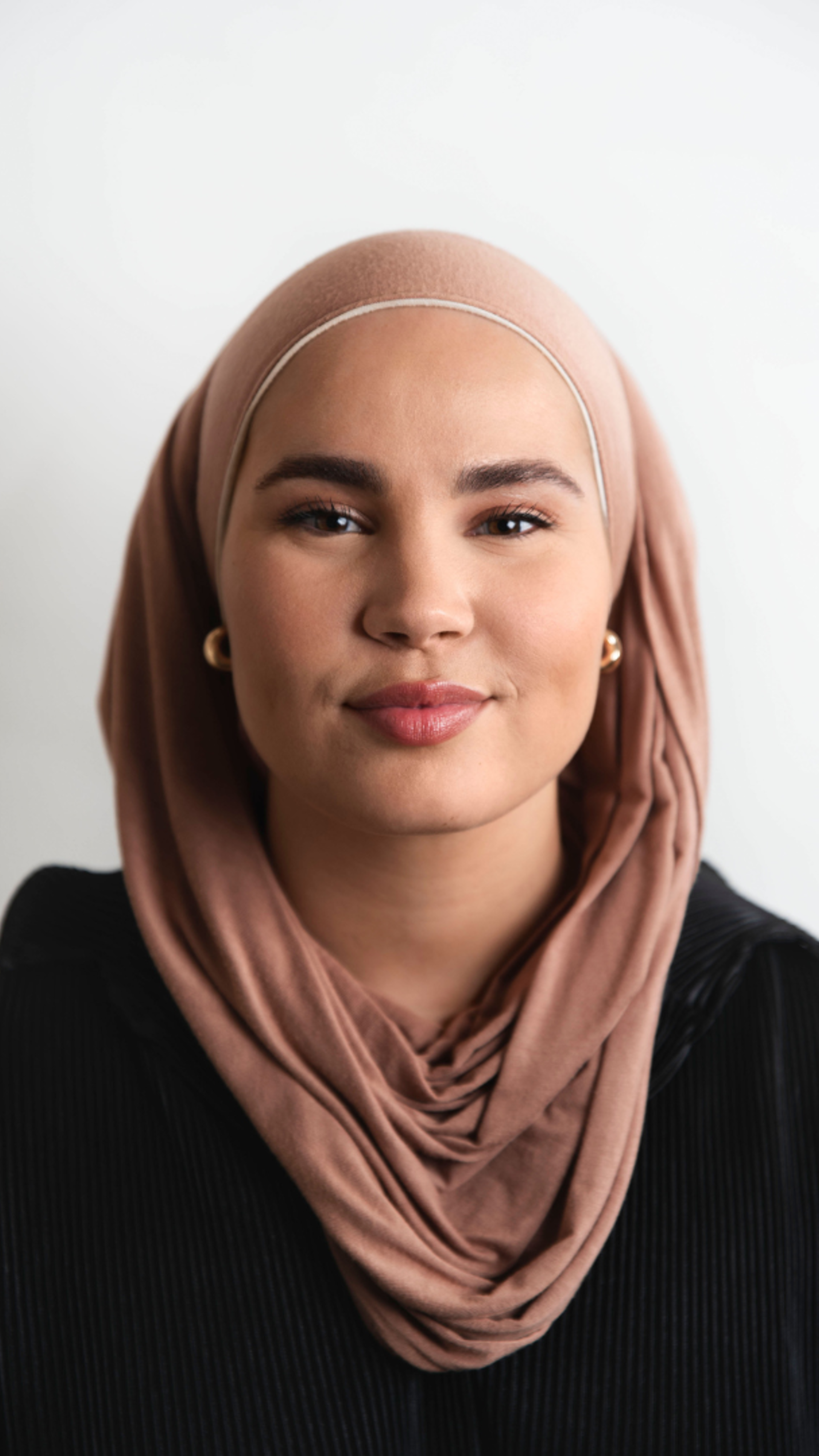 Iman Meskini - <p data-start="382" data-end="514">Iman Meskini holder inspirerende foredrag om identitet, mot og mangfold – og hvordan finne sin egen stemme i møte med forventninger.</p>