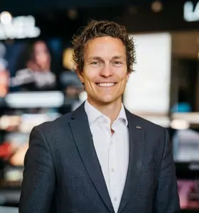 Eric Rivelsrud - Tidligere toppleder fra Dior og Fredrik &amp; Louisa som hjelper team og ledere med å gjøre ubehag til gjennomføringskraft.