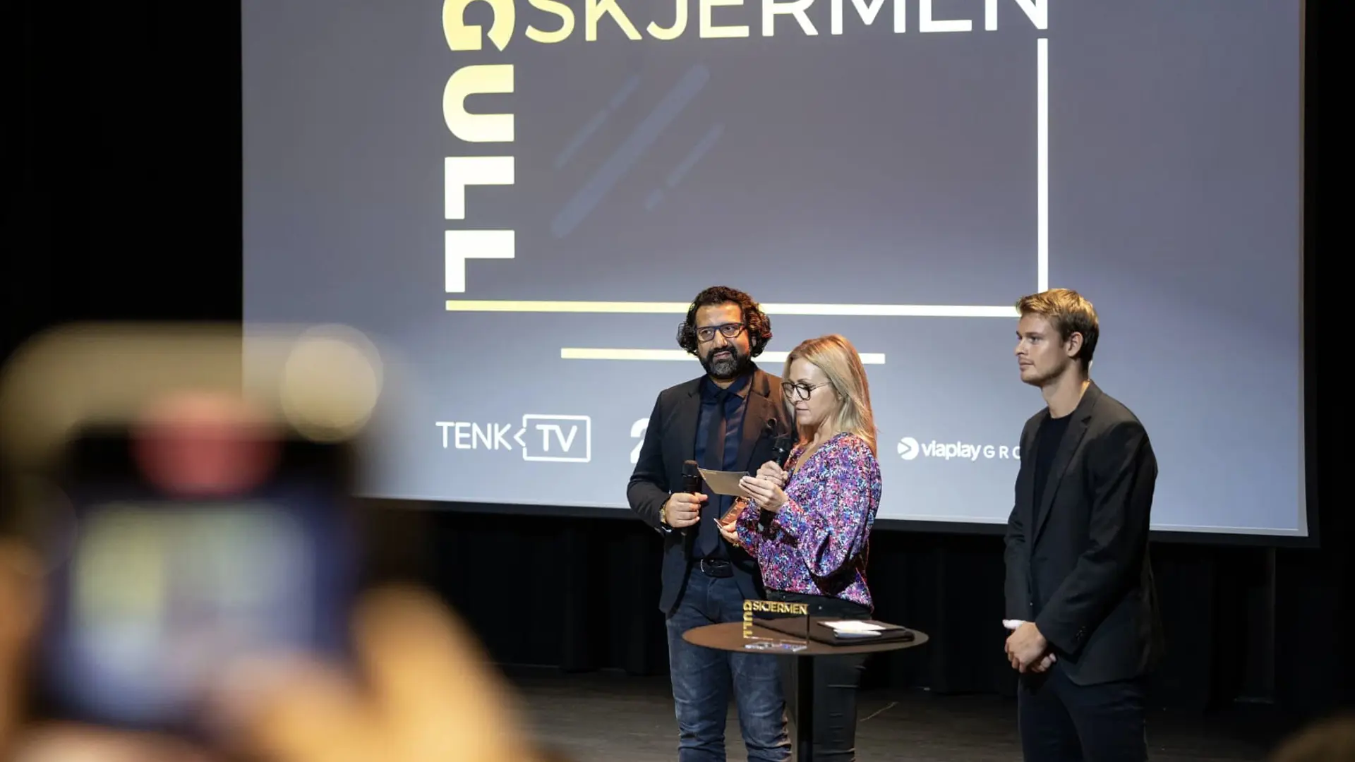 Simon Nitsche - <p>Standupkomiker og programleder. Simon Nitsche gir et unikt innblikk i hvordan lagkultur og samarbeid er avgjørende for å skape et vellykket tv-program. Dette er direkte overførbart til enhver arbeidsplass.</p>