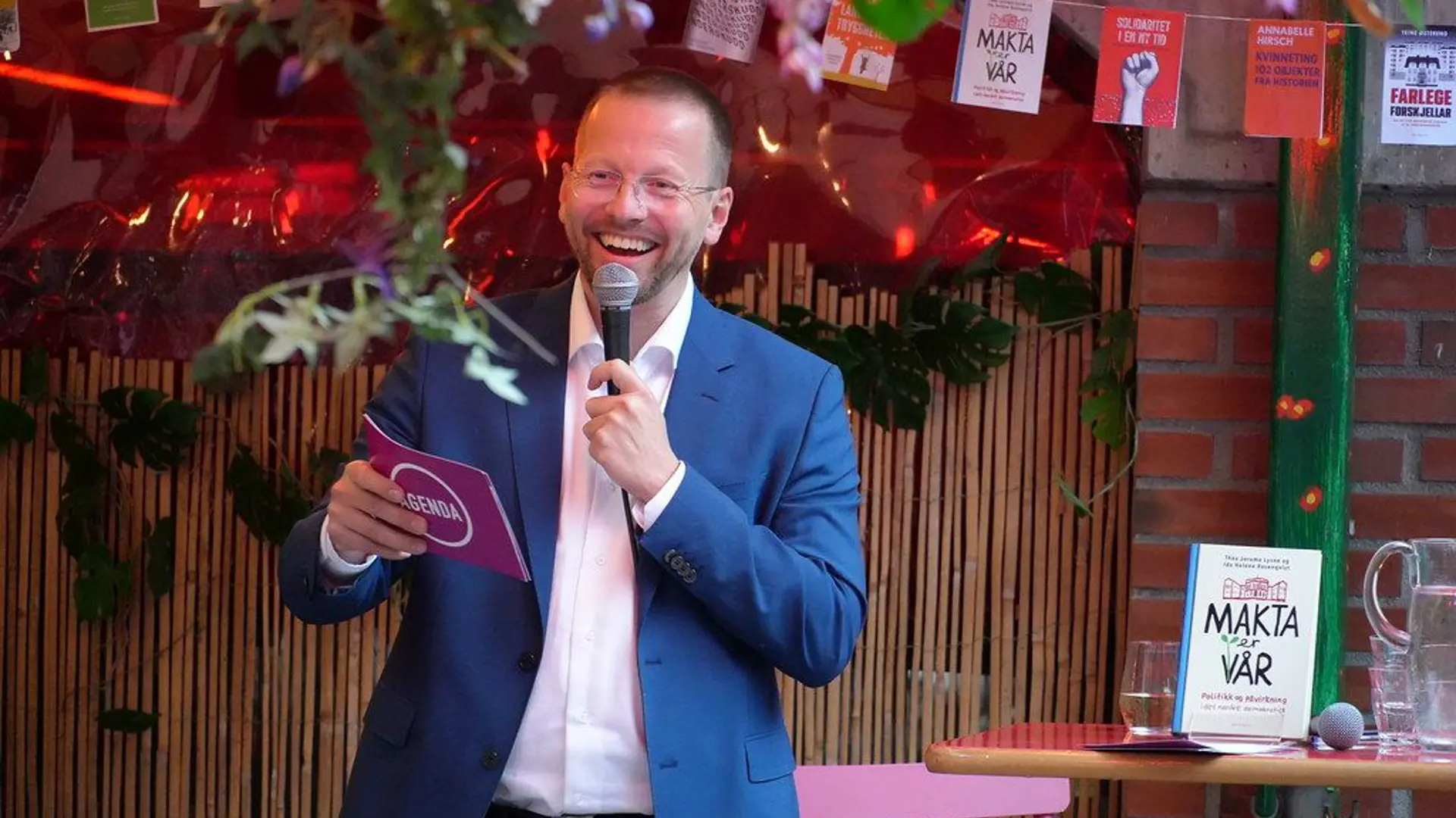 Trygve Svensson - <p>Trygve Svensson er retoriker og samfunnsdebattant som gjør store spørsmål om språk, makt og konflikt både forståelige og engasjerende.</p>
