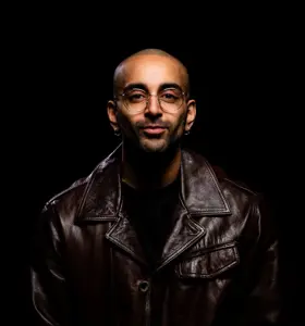 Adil Khan - Adil Khan holder sterke foredrag om psykisk helse, motgang og mestring – basert på egen livsreise fra utenforskap til suksess.