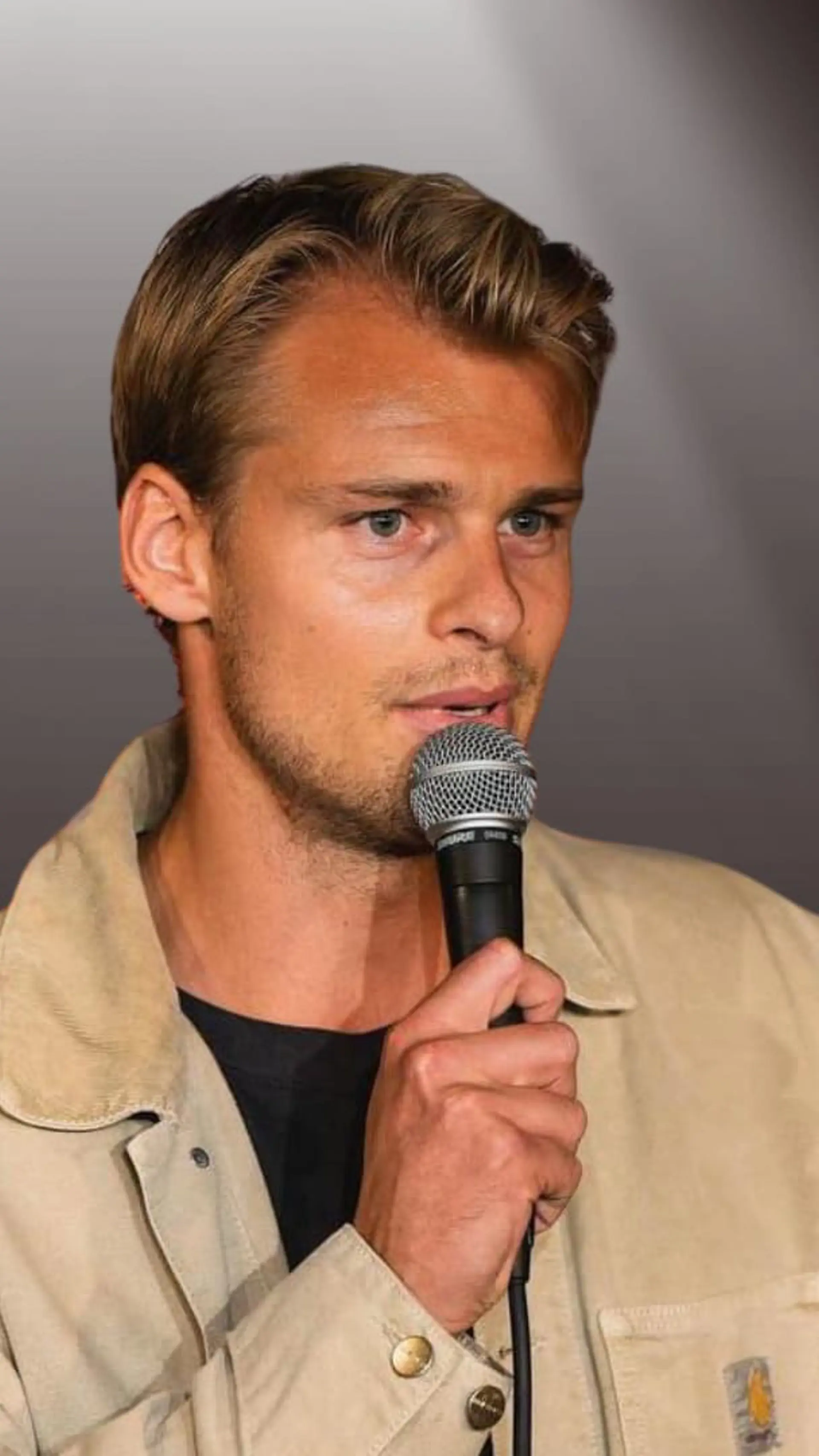 Simon Nitsche - <p>Standupkomiker og programleder. Simon Nitsche gir et unikt innblikk i hvordan lagkultur og samarbeid er avgjørende for å skape et vellykket tv-program. Dette er direkte overførbart til enhver arbeidsplass.</p>
