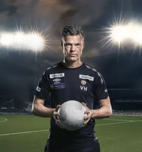 Vegard Hansen - Vegard Hansen leverer et brutalt ærlig, morsomt og annerledes foredrag om ledelse, kultur og det å vinne mot alle odds.