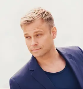 Christian Ingebrigtsen - Som medlem av gruppen A1, soloartist, låtskriver, produsent og skuespiller deler han sine refleksjoner og erfaringer.