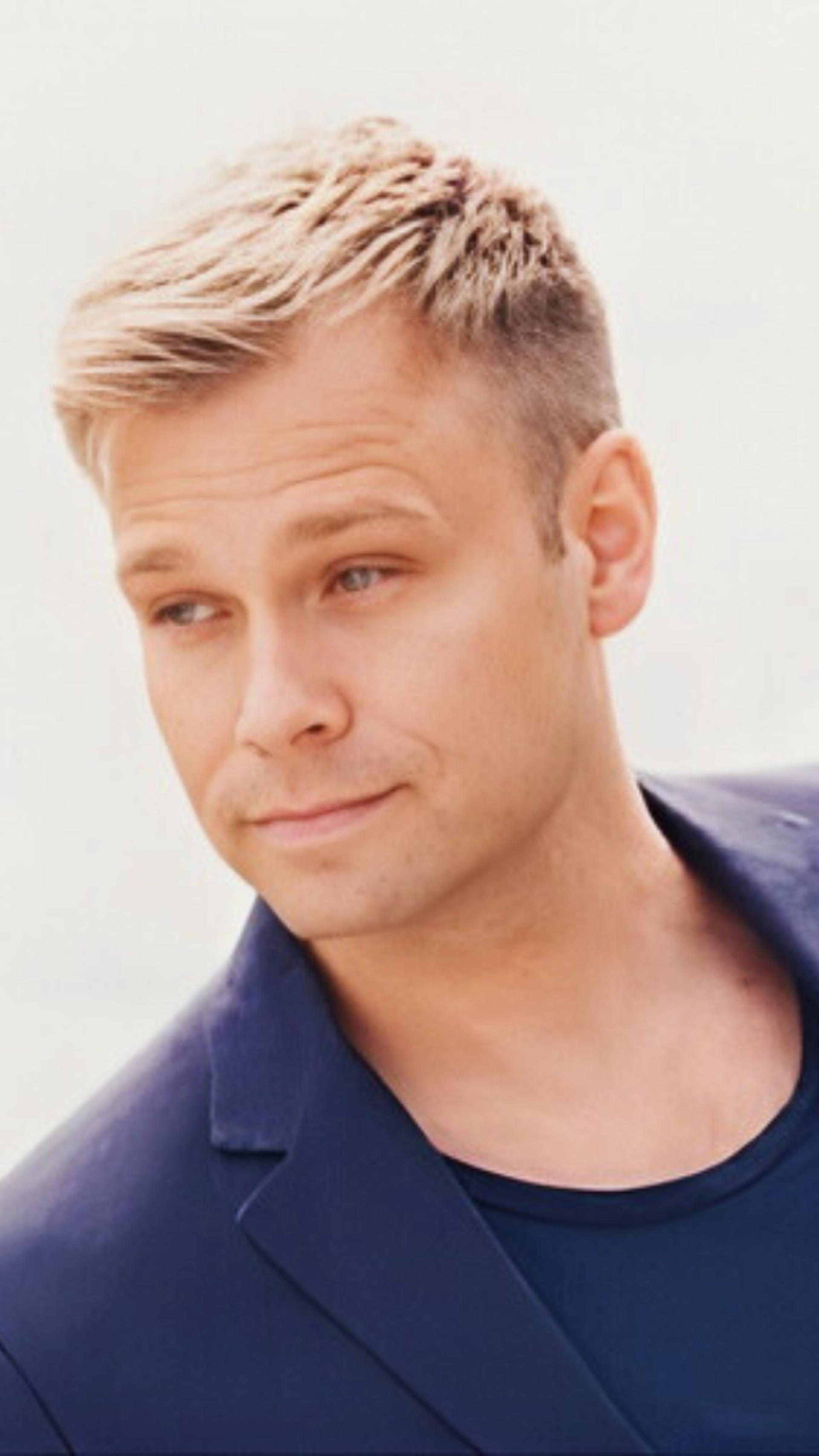 Christian Ingebrigtsen - Som medlem av gruppen A1, soloartist, låtskriver, produsent og skuespiller deler han sine refleksjoner og erfaringer.