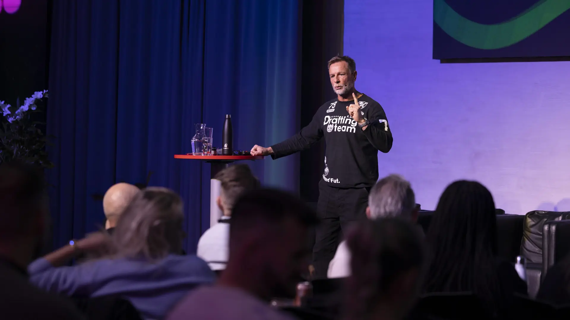 Ronny Rene Raveen - <p>Ronny Rene Raveen deler en rå og gripende historie om rus, ansvar og kraften i villighet til å endre livsretning.</p>