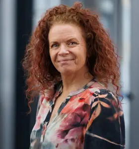 Nina Nakling - Med humor, skråblikk og solid faglig forankring skaper hun refleksjon, nysgjerrighet og vilje til handling. Entusiasmegaranti!