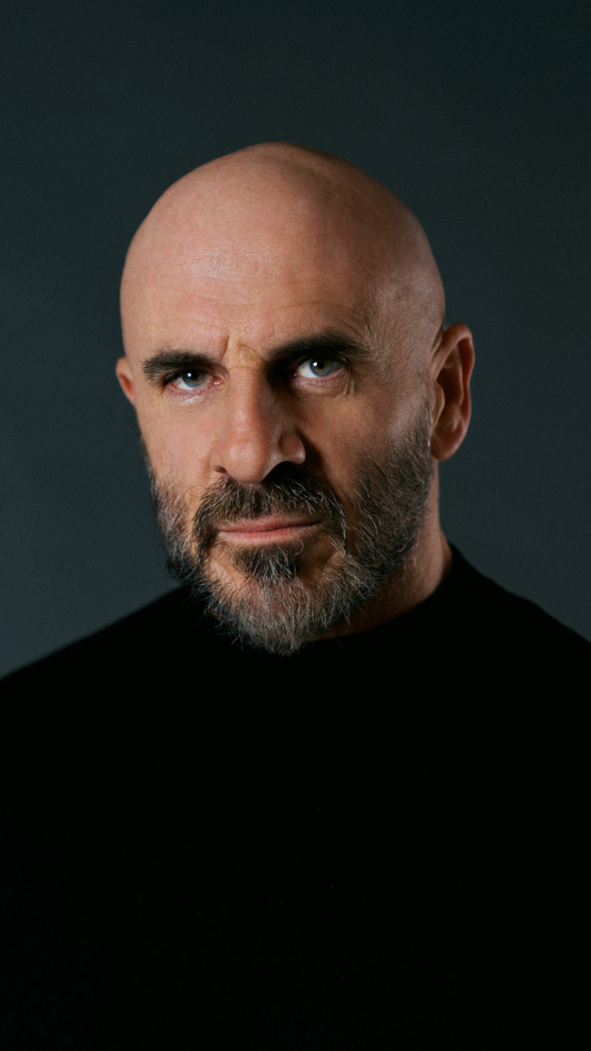 Arben Bala - <p data-start="551" data-end="680">Arben Bala deler en sterk historie om kriminalitet, valg og håp – et foredrag som treffer ungdom og voksne med ærlighet og kraft.</p>