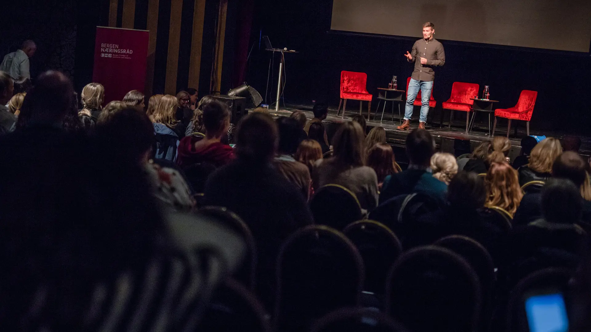 Daniel Grindeland - <p data-start="689" data-end="845">Fra sterk skolemotstand til «Årets elev» og senere nummer 8 i verden i breaking. Daniel Grindeland viser hvordan mennesker, målrettet trening og egne valg kan endre retningen i livet.</p>
