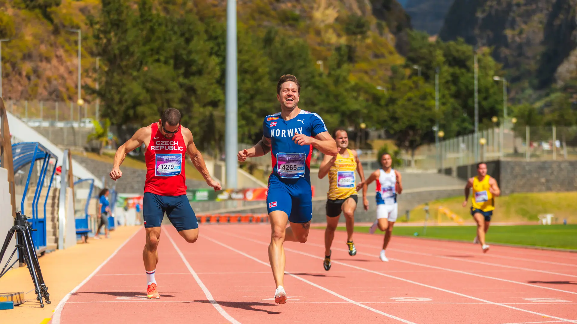 Hallgeir Martinsen - Med en mastergrad i coaching- og psykologi kombinert med en lang toppidrettskarriere som en av landets raskeste menn får du servert faglig kunnskap på en praktisk, energisk og lett forståelig måte.
