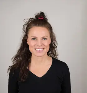 Kjersti Idem - Kjersti Idem snakker konkret om hva som skal til for å skape et bedre arbeidsmiljø og gode relasjoner til kollegaene dine.