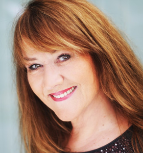 Eli Rygg - Barnepleier, sanger og underholder som kan snakke til både barn og voksne om vanskelige emner på en varm og lett måte!