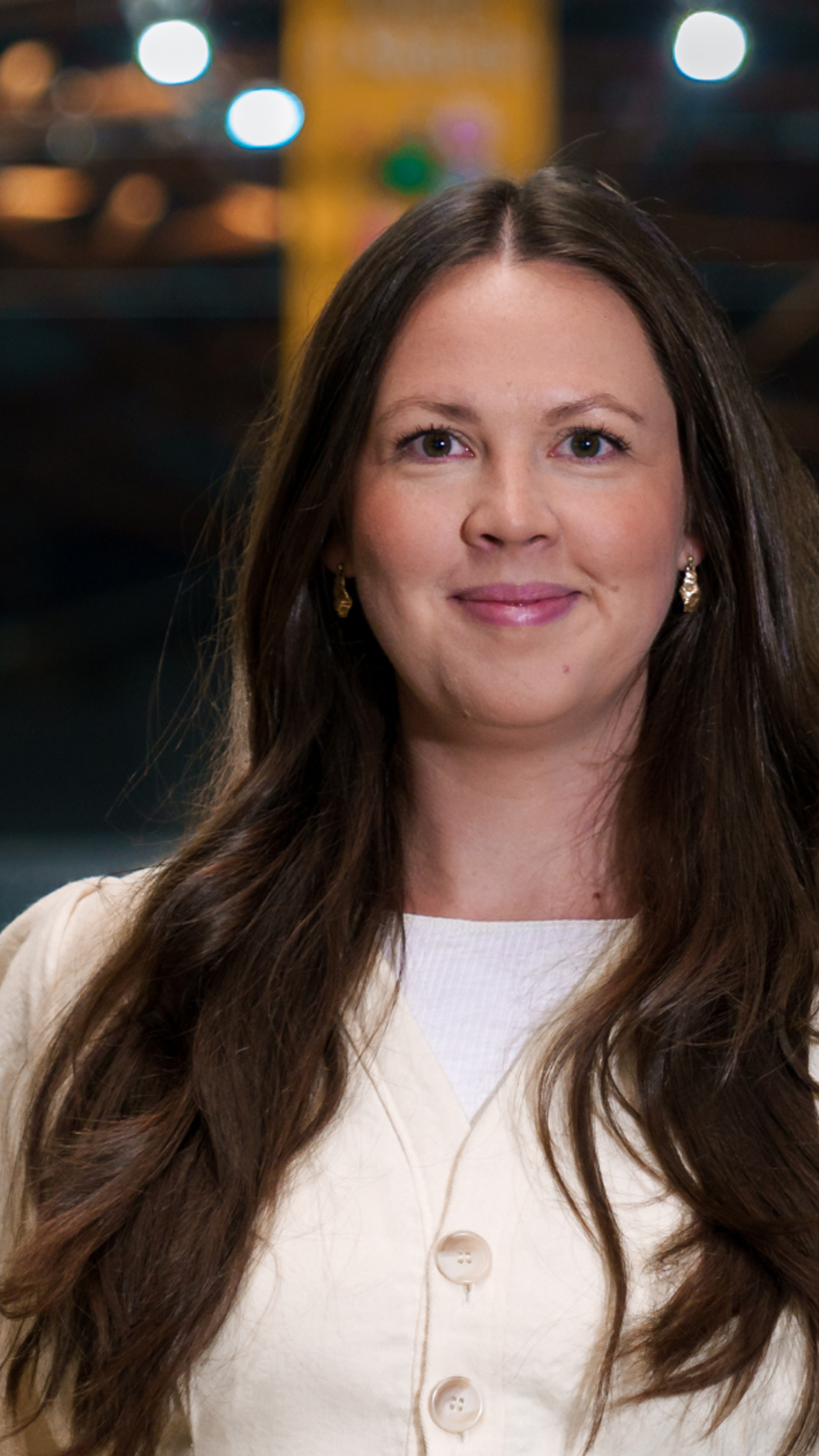 Karoline Solberg Kjønniksen - <p>Karoline Solberg Kjønniksen holder inspirerende foredrag om ledelse, vekststrategi og bærekraftig merkevarebygging fra Holzweiler til Fæbrik.</p>