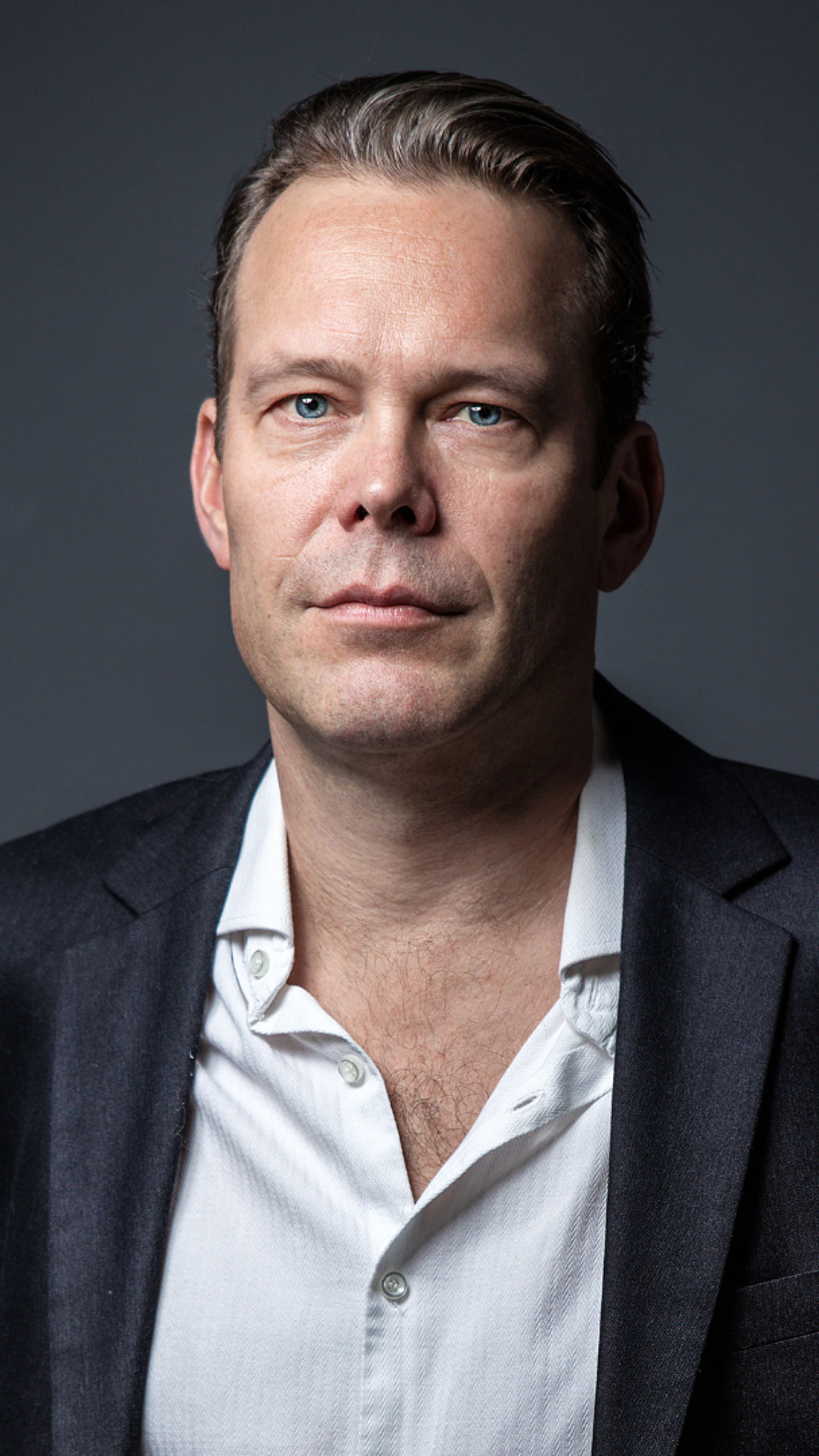 Håvard Bakke - <p data-start="459" data-end="587">Håvard Bakke holder inspirerende foredrag om prestasjon, utvikling og relevans – basert på over 35 år på scenen og foran kamera.</p>