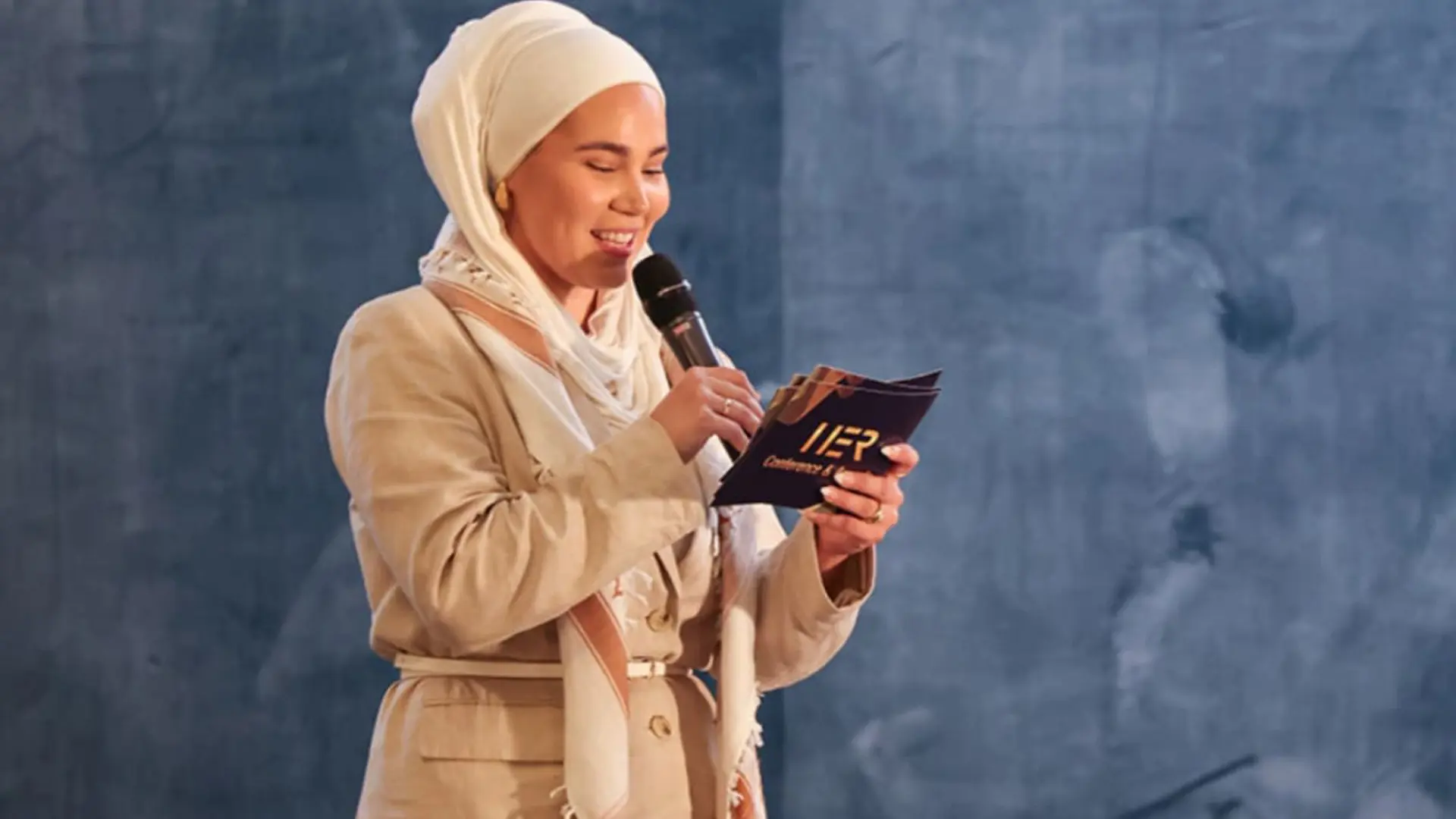 Iman Meskini - <p data-start="382" data-end="514">Iman Meskini holder inspirerende foredrag om identitet, mot og mangfold – og hvordan finne sin egen stemme i møte med forventninger.</p>