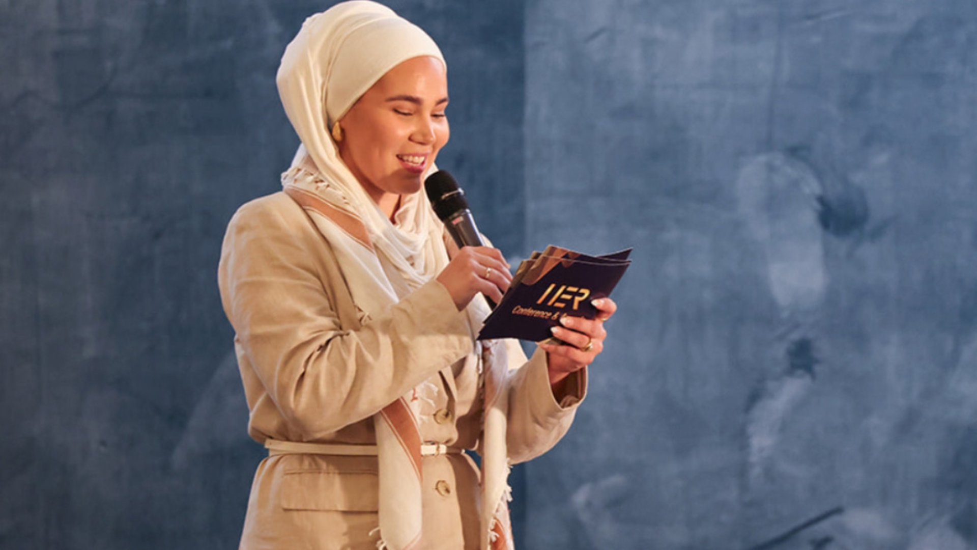 Iman Meskini - <p data-start="382" data-end="514">Iman Meskini holder inspirerende foredrag om identitet, mot og mangfold – og hvordan finne sin egen stemme i møte med forventninger.</p>