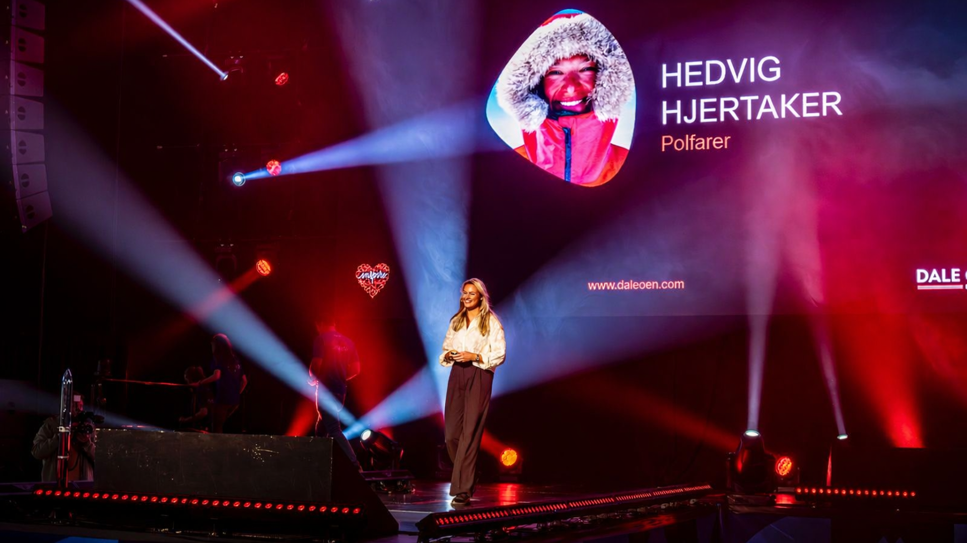 Hedvig Hjertaker - <p><strong>I 2023 ble Hedvig Hjertaker den yngste kvinnen i verdenshistorien til å gå alene til Sydpolen. I løpet av 49 dager tilbakela hun 1130 kilometer på verdens kaldeste og mest forblåste kontinent - helt alene.</strong></p>