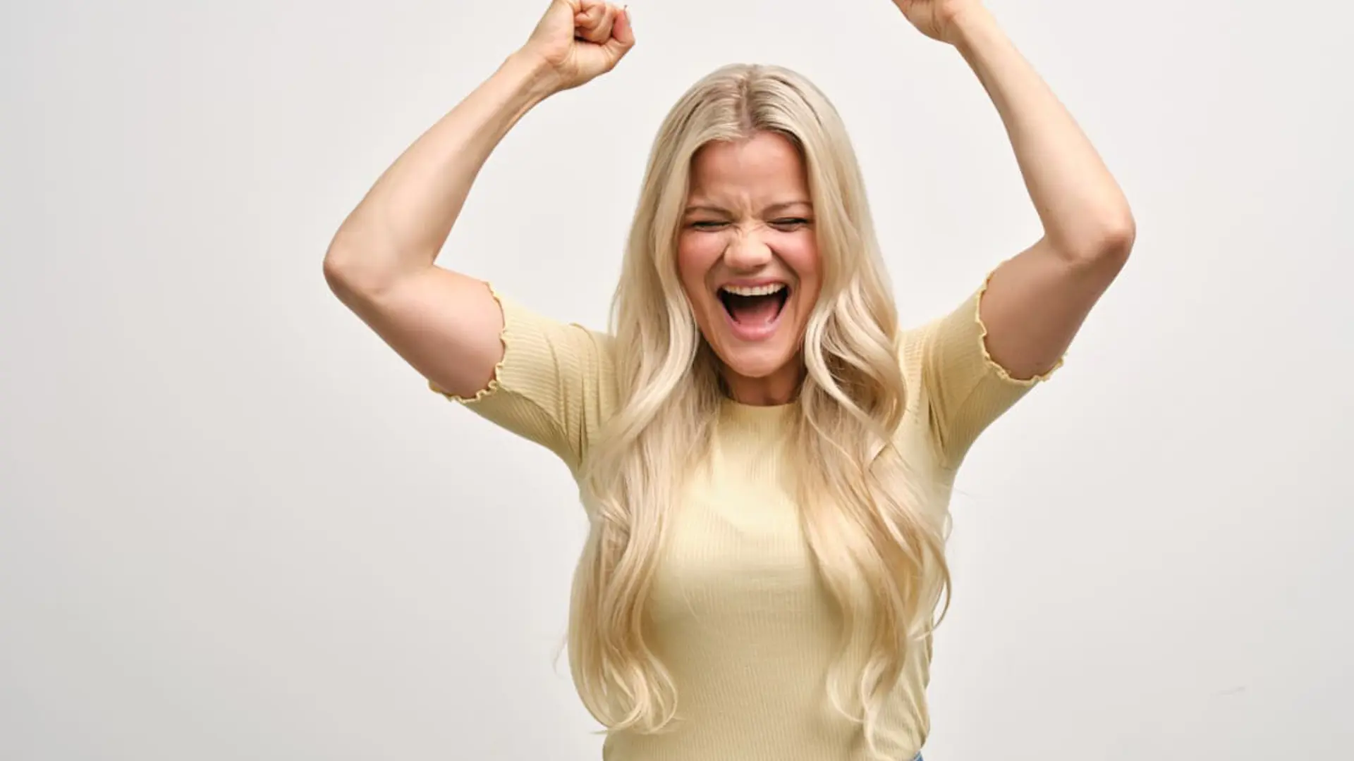 Sandra Lyng - Sandra er Indre Styrketrener, podkastvert og en influencer som bruker plattformene sine til å spre mer kunnskap innenfor psykisk helse.
Lyng er også forfatter, låtskriver og artist.